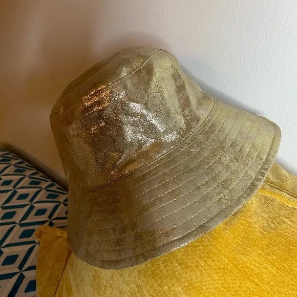 NWOT! FREE PEOPLE METALLIC GOLD
BUCKET HAT - Picture 4 of 7